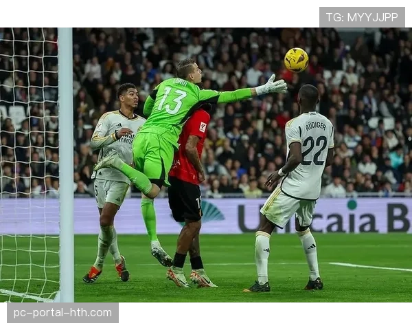 战术板:解析皇马对阵马略卡一役,通过两翼的反复冲刺拉扯所创造的进攻空间